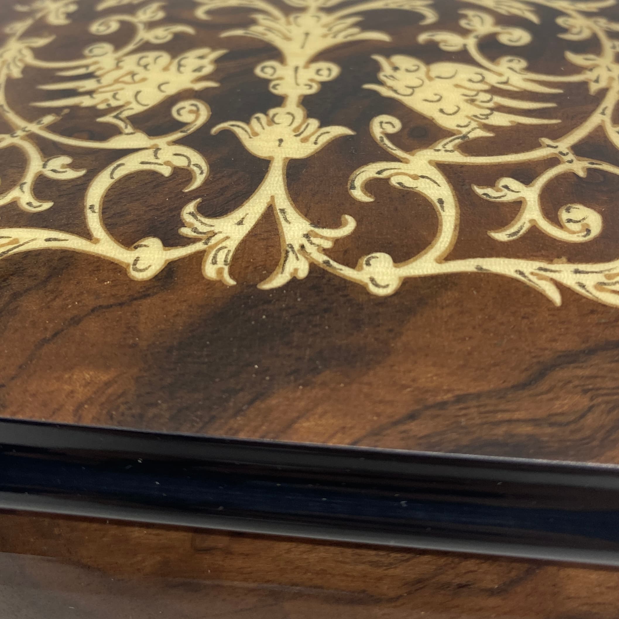 Torna a Surriento Jewelry Box — Walnut (Ornate)
