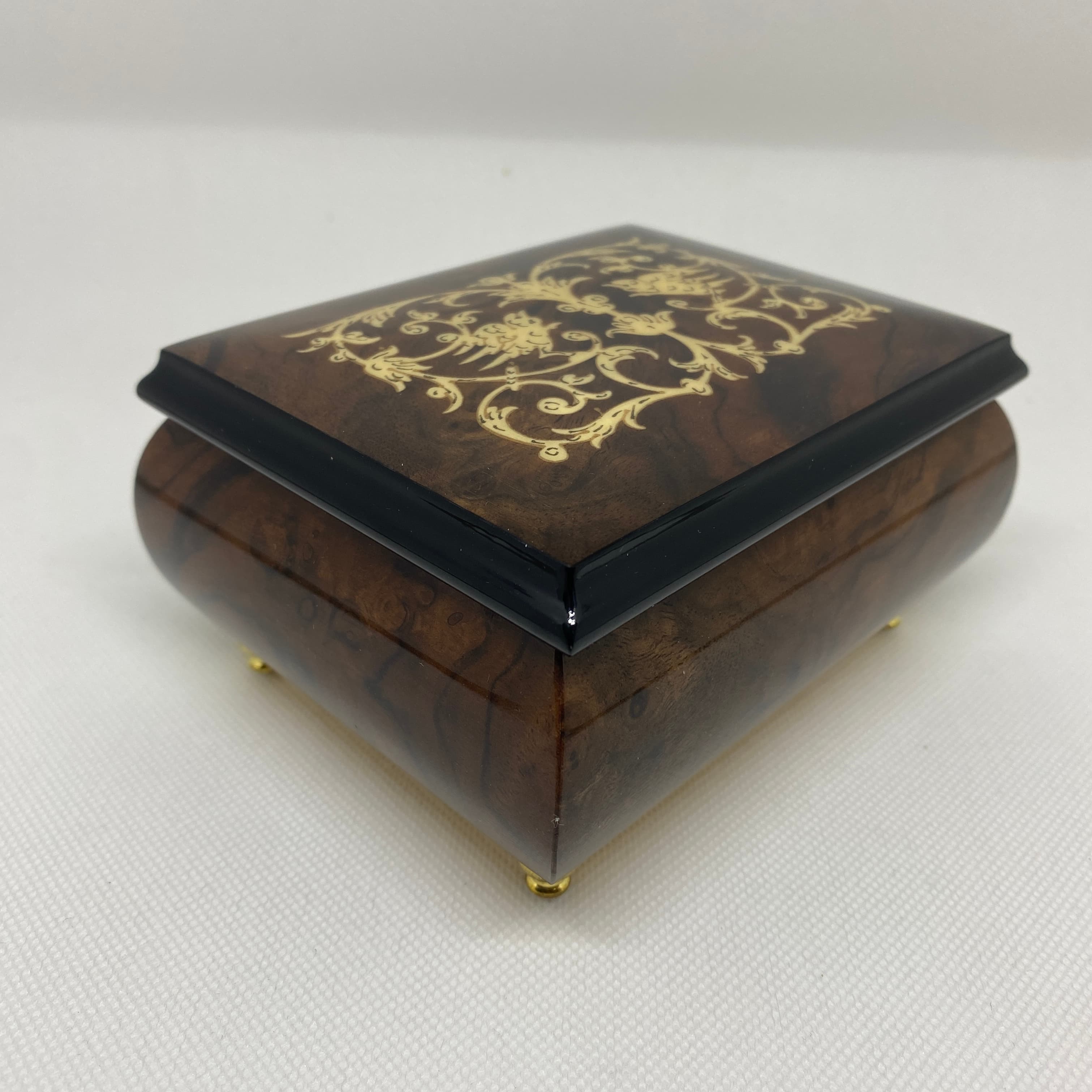 Torna a Surriento Jewelry Box — Walnut (Ornate)